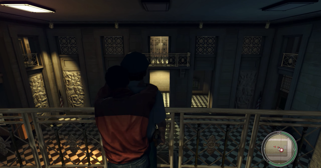 Персонаж обнимает мужчину на балконе в Mafia II