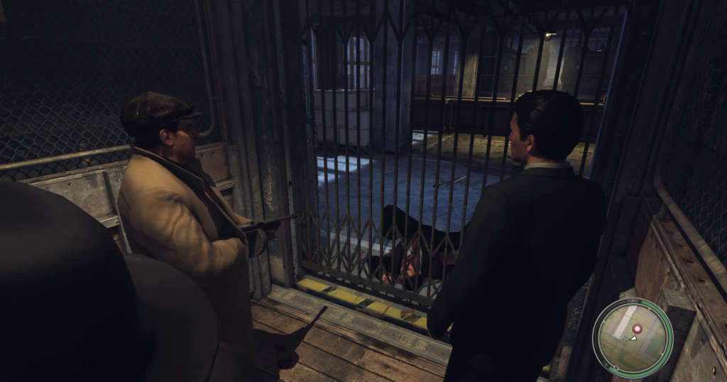 Двое мужчин смотрят на тело за решеткой лифта