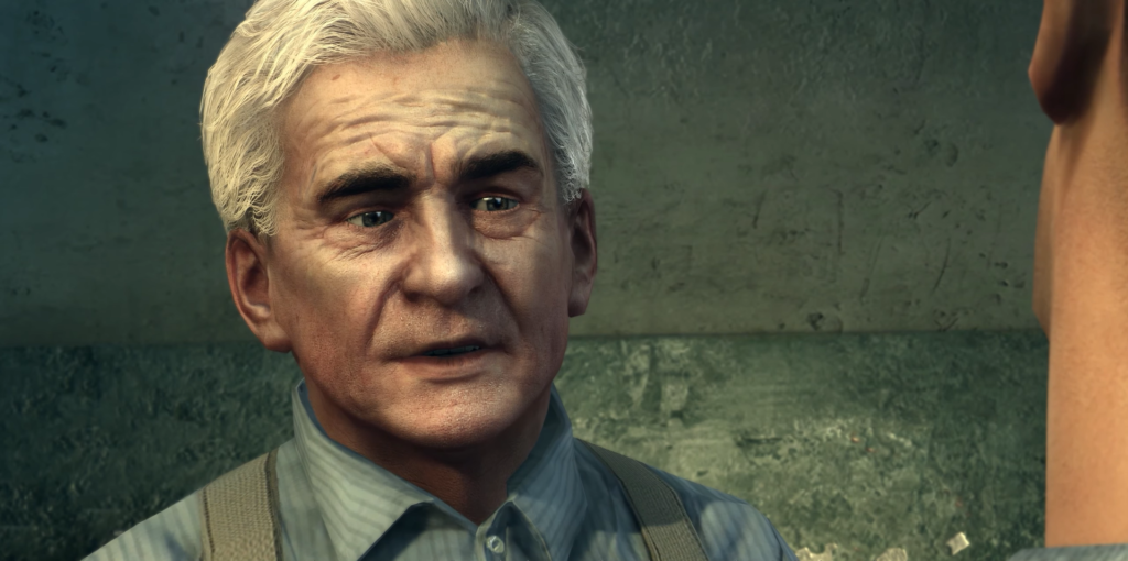 Пожилой мужчина разговаривает в комнате у стены