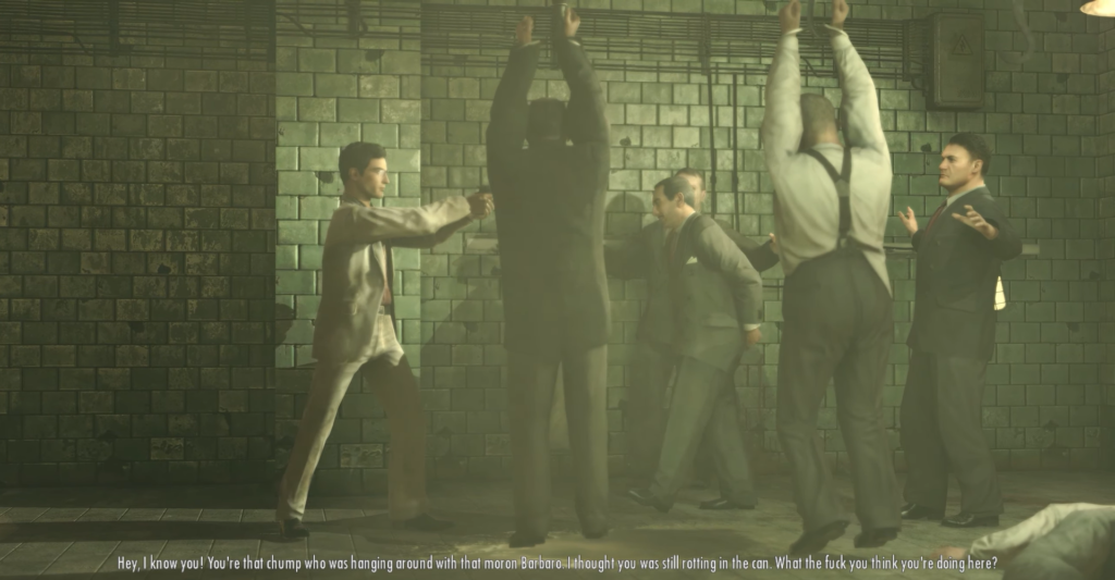 Мужчины в костюмах держат руки вверх в подвале