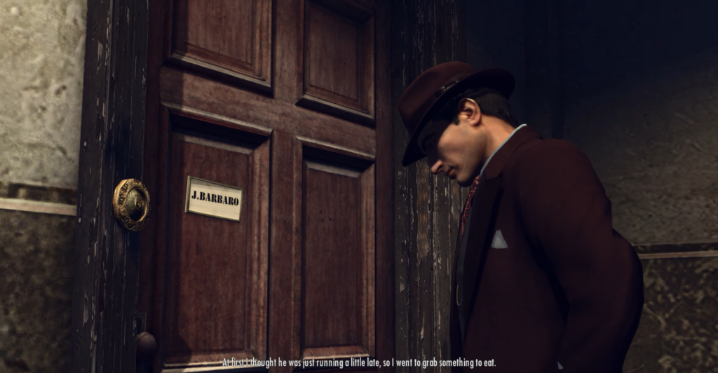 Мужчина в шляпе стоит у двери J.BARBARO