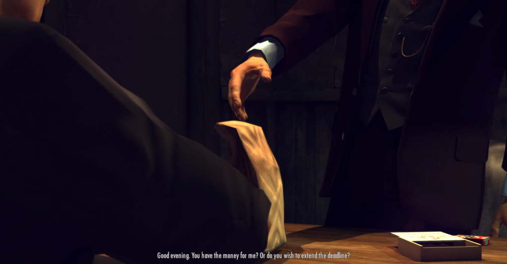 Рука в костюме кладет пакет на стол