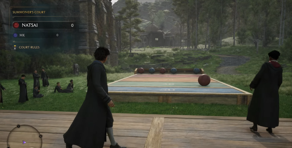 Ученик Хогвартса играет в Summoner’s Court на лужайке