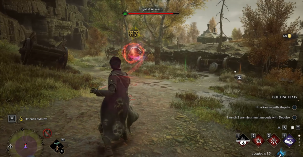 Волшебник атакует Loyalist Assassin заклинанием на лесной тропе