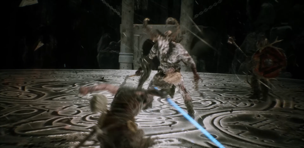 Воин сражается с рогатым монстром на арене