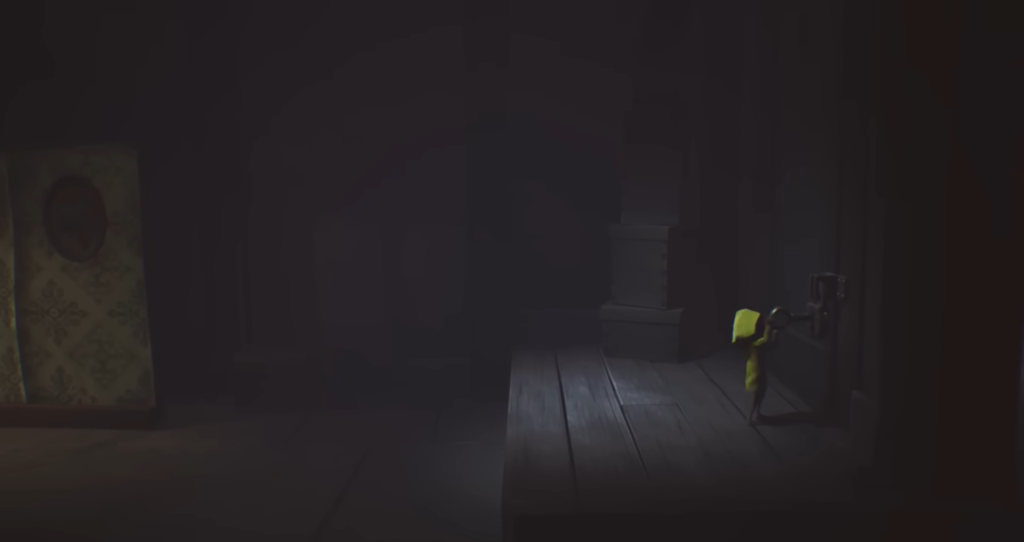 Шестая из Little Nightmares открывает дверь в комнате