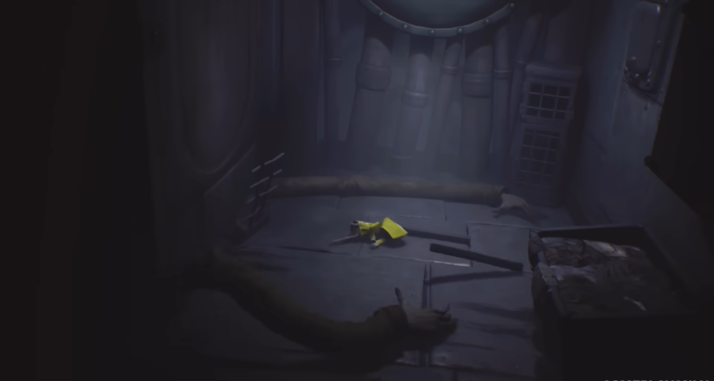 Шестая из Little Nightmares лежит в темной комнате