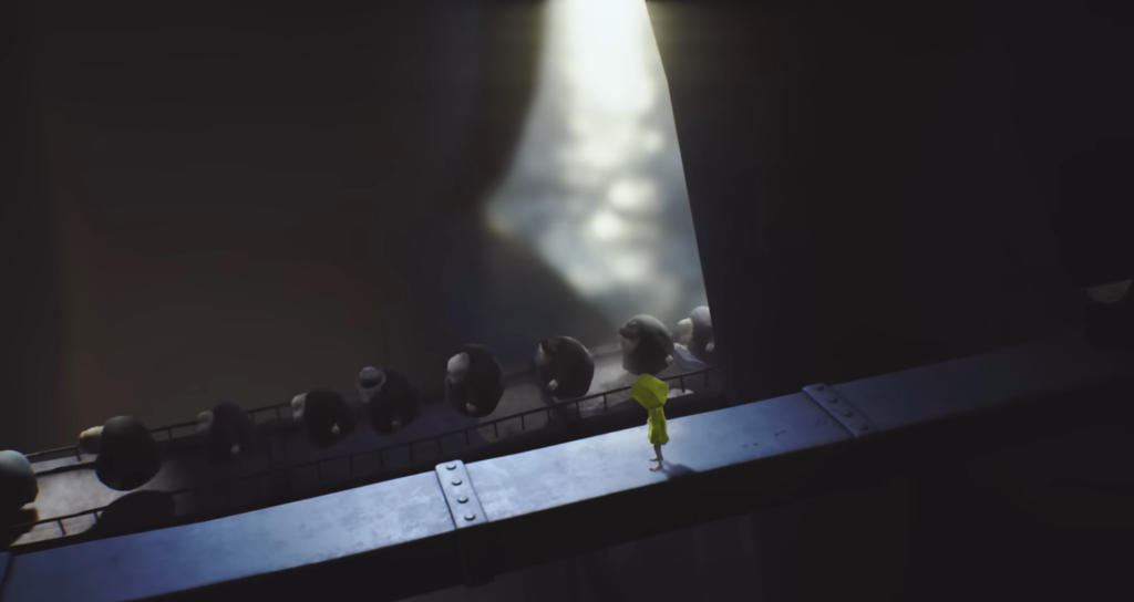Шестая из Little Nightmares стоит на металлической балке