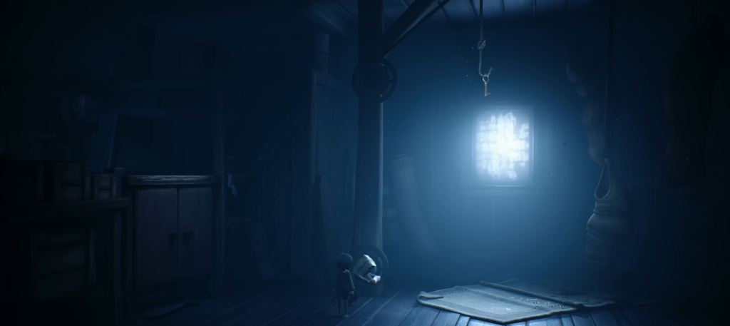Шестая из Little Nightmares тянет рычаг в комнате