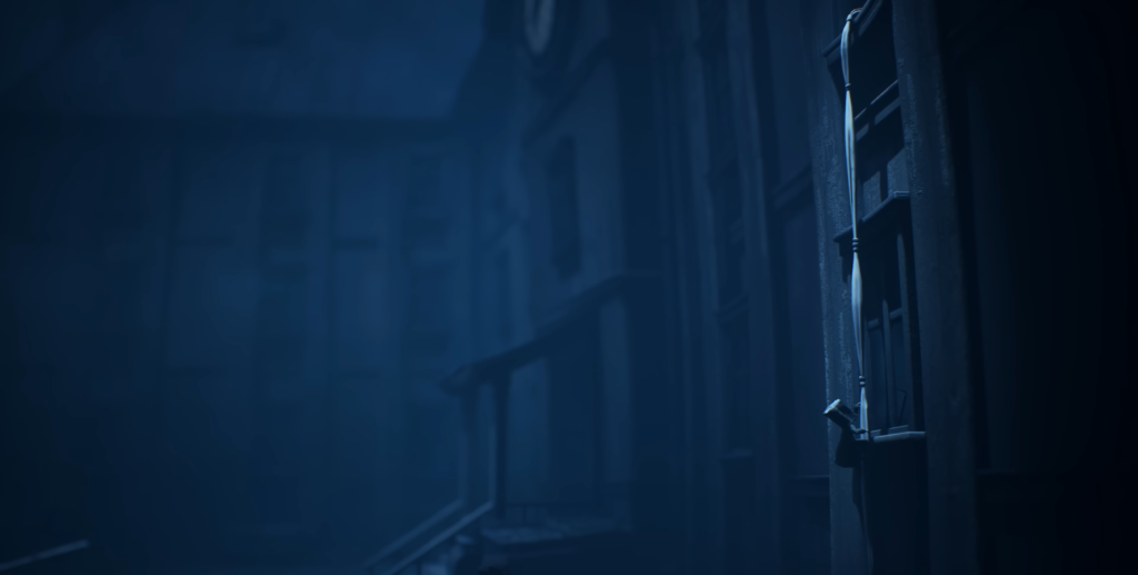 Синий туманный коридор с дверью и ручкой