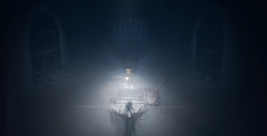 Шестой из Little Nightmares II светит фонариком в туннеле
