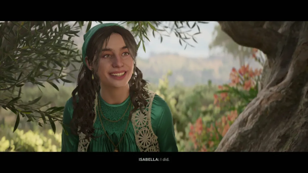 Девушка улыбается под деревом в саду