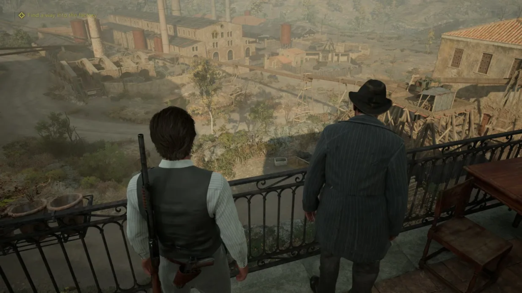 Два мужчины смотрят на фабрику с балкона