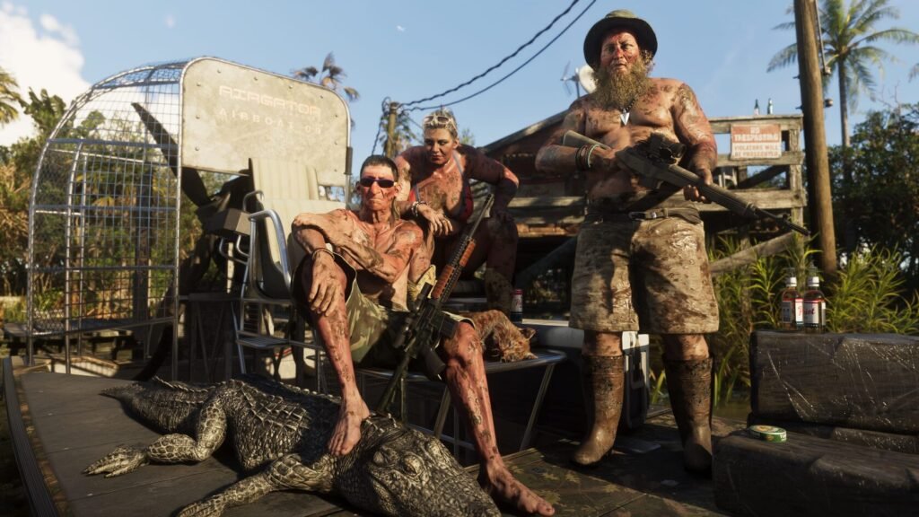 Трое людей с оружием позируют на аэролодке